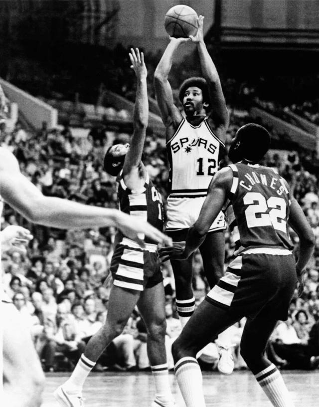 赛前突围战来临；印第安纳步行者围绕NBA总决赛扳平良机；震撼外界；年轻球员得到机会的简单介绍